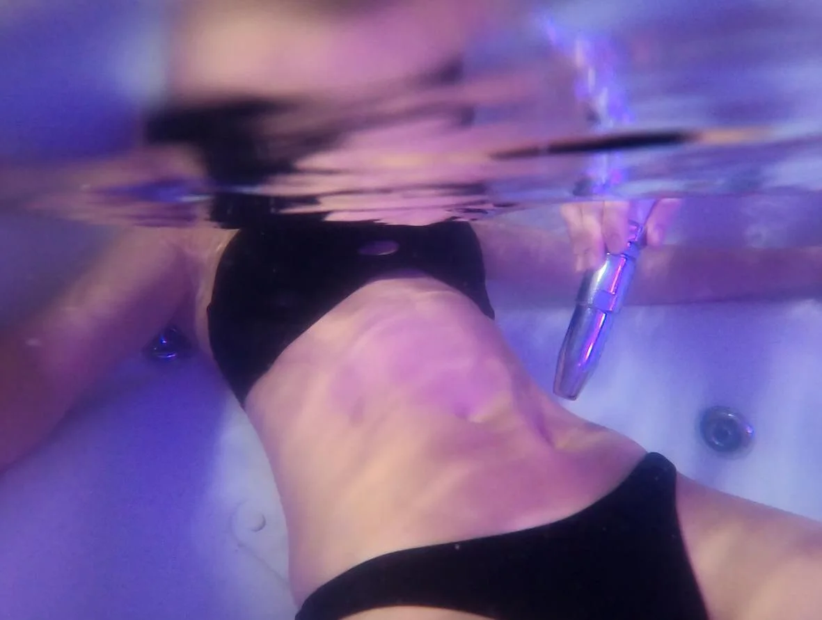 Client receiving hydro lymphatic drainage therapy session in Las Vegas