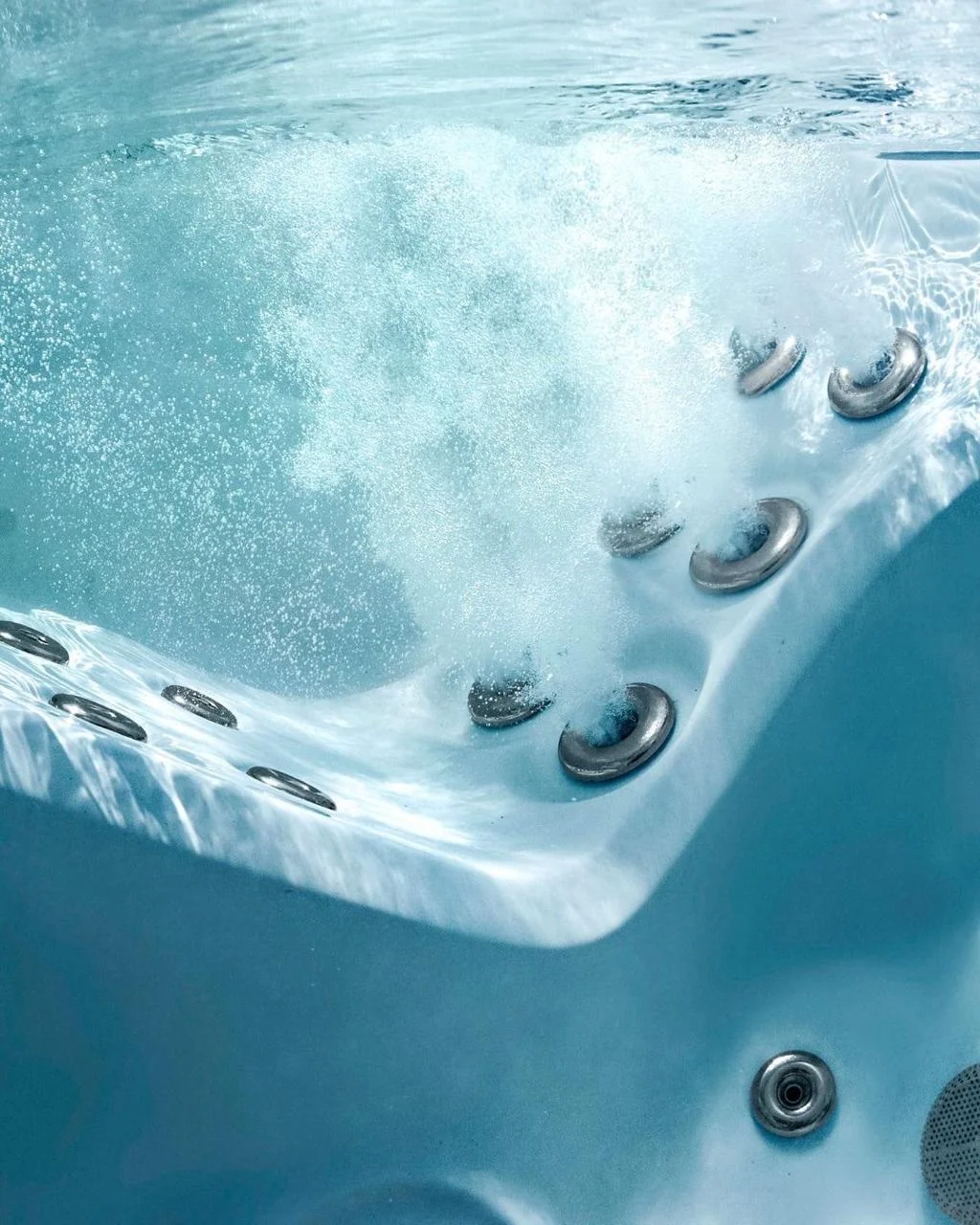 Ozone therapy bath jets with bubbling water at Aquatess Detox Body Spa in Las Vegas